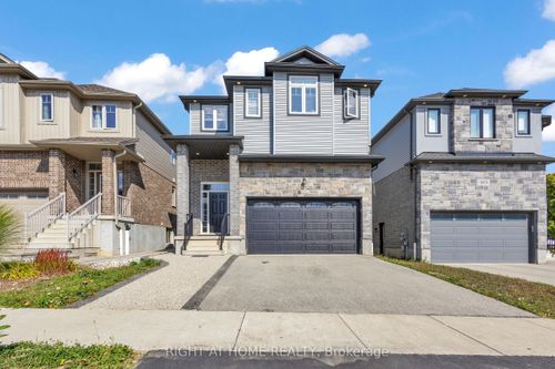 321 Carriage Way, Waterloo, ON, N2K0C2 | Card Image