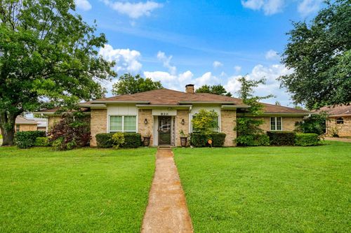 820 32nd St Ne, Paris, TX, 75460-4986 | Card Image