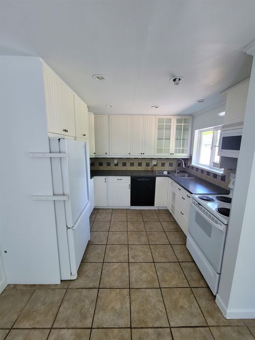 15439 Oxenham Ave, White Rock, BC, V4B2J2 | Card Image