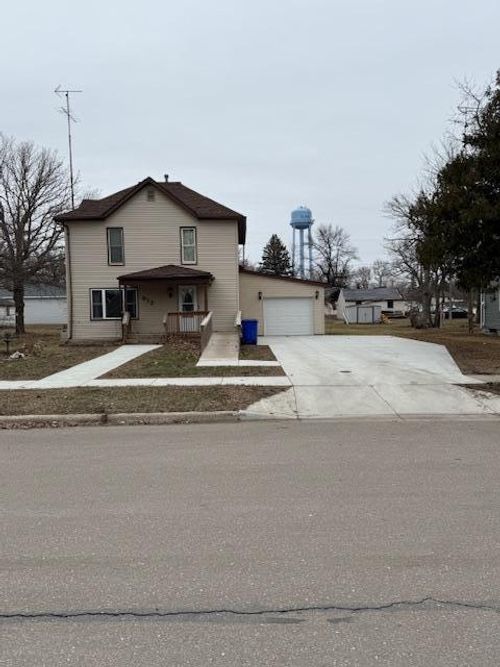 812 11th Avenue, Clarkfield, MN, 56223 | Card Image