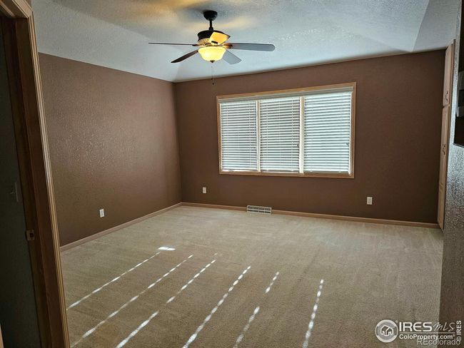 Primary Bedroom is 14 x 13 | Image 16