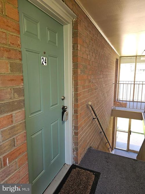 apt-24-144 Hillcrest Dr, Fredericksburg, VA, 22401-4057 | Card Image