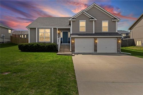 702 Nw Eagle Dr, Grain Valley, MO, 64029-7343 | Card Image