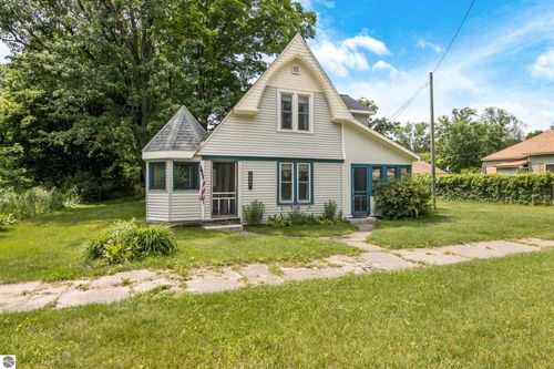 7692 3rd St, Thompsonville, MI, 49683-9362 | Card Image