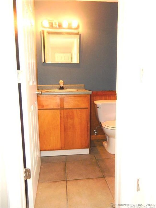 1/2 BATH ON THE 1ST FLOOR | Image 8