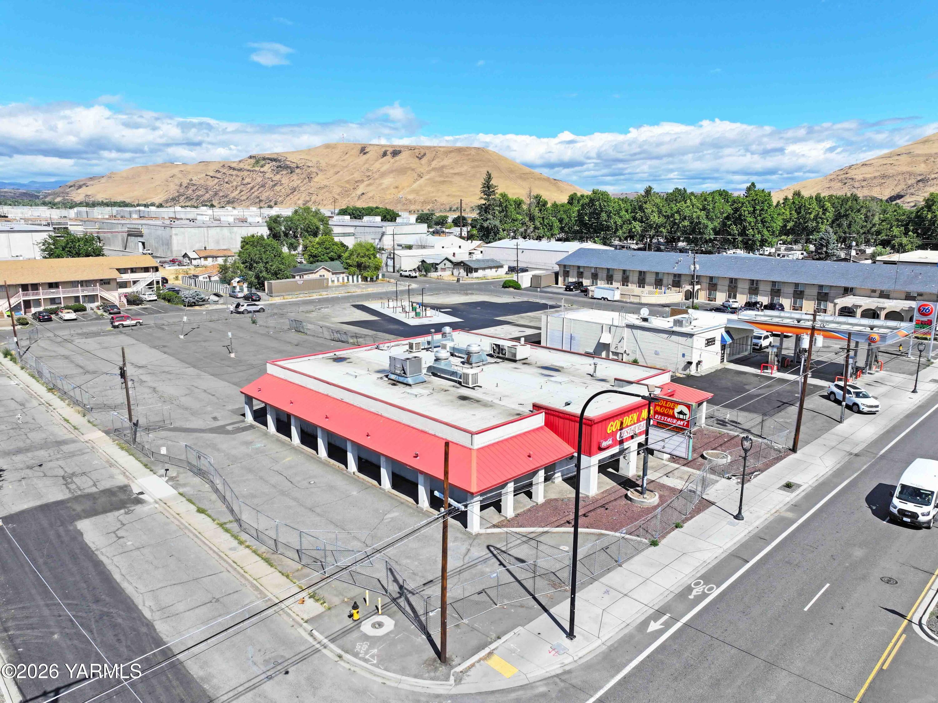 1406 N 1St St, Yakima, WA 98901