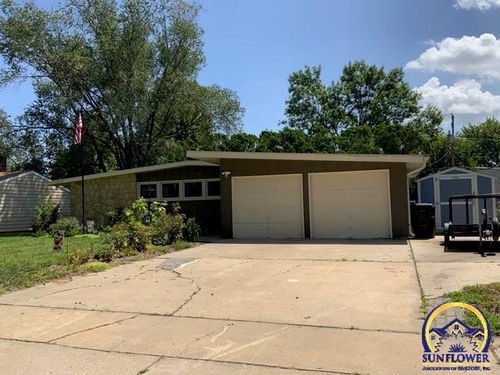 3328 Sw James St, Topeka, KS, 66614-3817 | Card Image