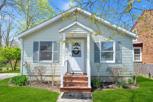 411 2nd St, Greenport, NY, 11944-1307 | Card Image