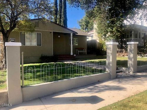 2136 Crescent Ave, Montrose, CA, 91020-1202 | Card Image