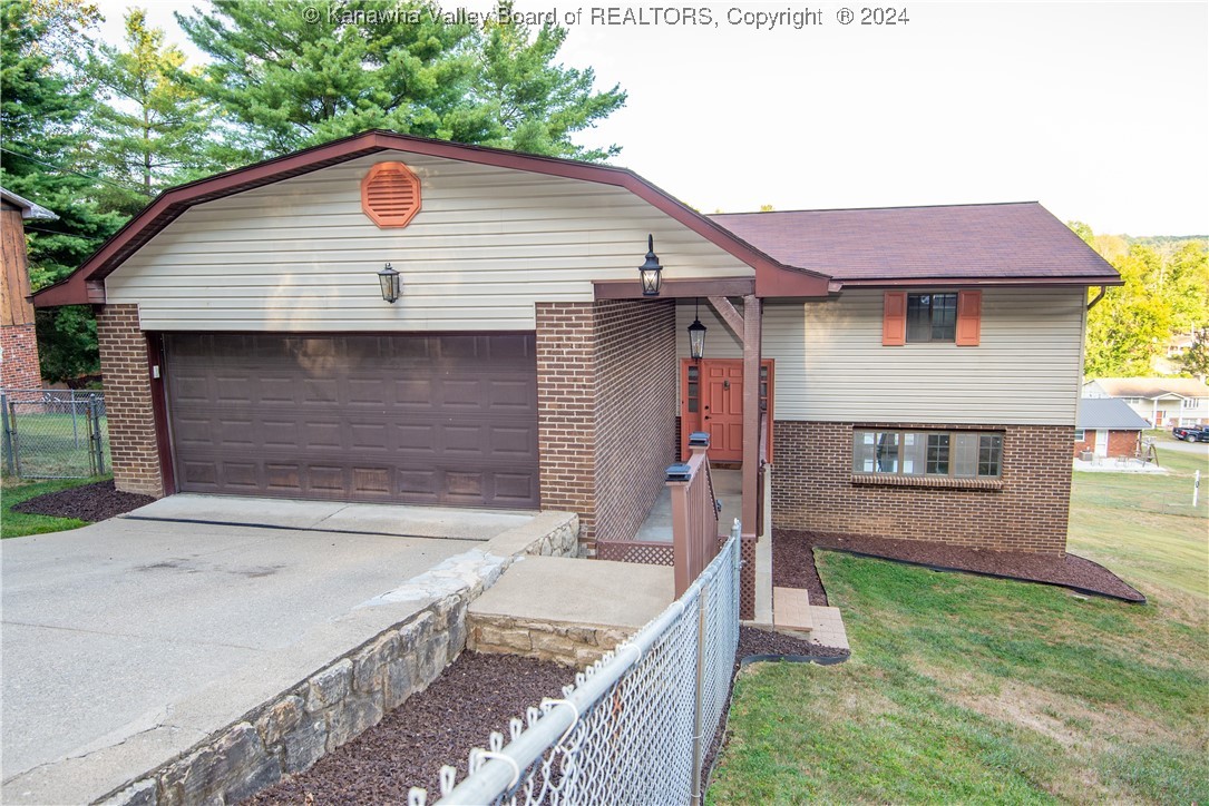 Winding Hills Dr, Charleston, WV 25320