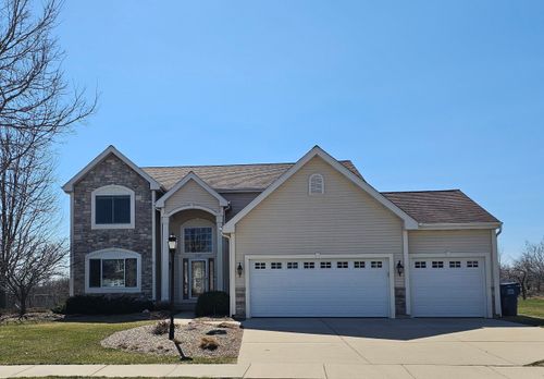 2107 Willow Pond Way, Grafton, WI, 53024-9102 | Card Image