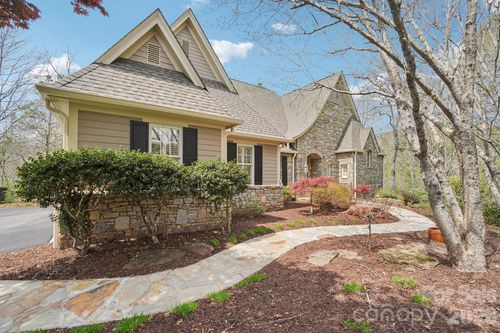 304 Pine Forest Trce, Hendersonville, NC, 28739-7938 | Card Image