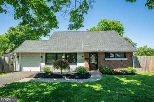 17 Cloister Rd, LEVITTOWN, PA, 19057-1637 | Card Image