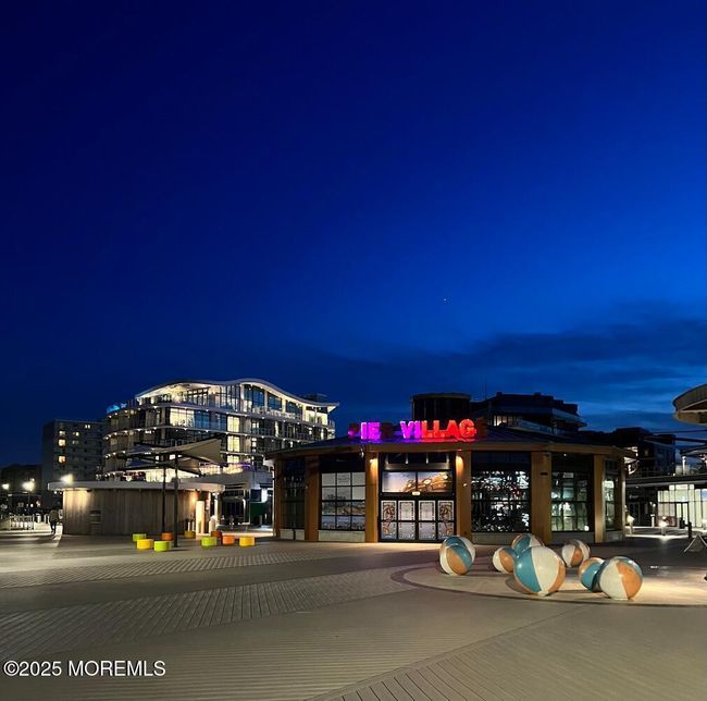 7 Navesink Ct, Condo with 3 bedrooms, 4 bathrooms and 2 parking in Long Branch NJ | Image 43