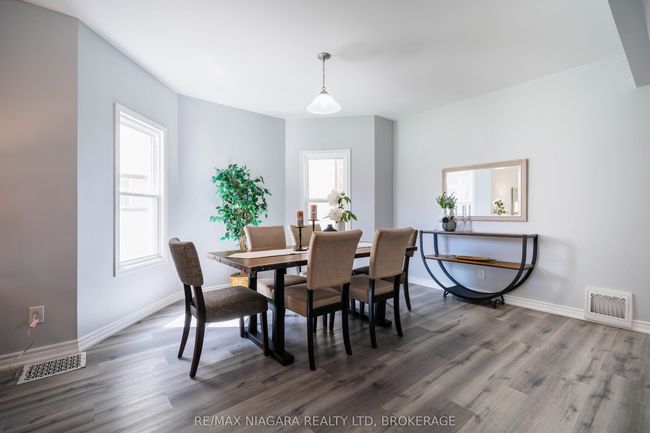 4749 Epworth Cir, House other with 4 bedrooms, 3 bathrooms and 4 parking in Niagara Falls ON | Image 12