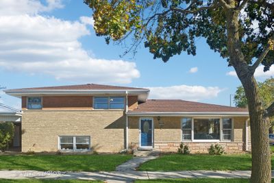 8401 Le Claire Avenue, House other with 3 bedrooms, 2 bathrooms and 4 parking in Skokie IL | Image 1