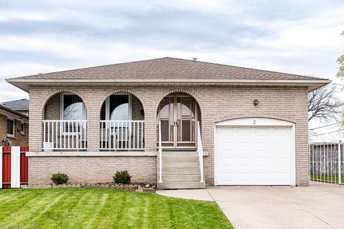 2 Village Drive, Hamilton, ON, L8E3M8 | Card Image