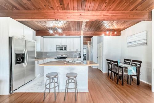 7508 36 Ave Nw, Calgary, AB, T3B1V3 | Card Image