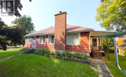 40 Robinson St, Little Current, ON, P0P1K0 | Card Image