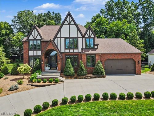 2835 Valley Road, Cuyahoga Falls, OH, 44223 | Card Image