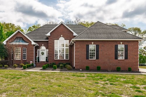 1121 Willow Lake Dr, Gallatin, TN, 37066-4469 | Card Image