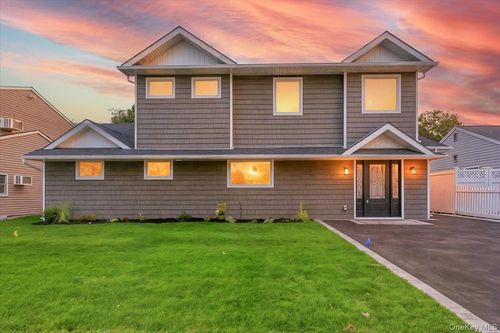 7 Hoover Ln, Bethpage, NY, 11714-4804 | Card Image