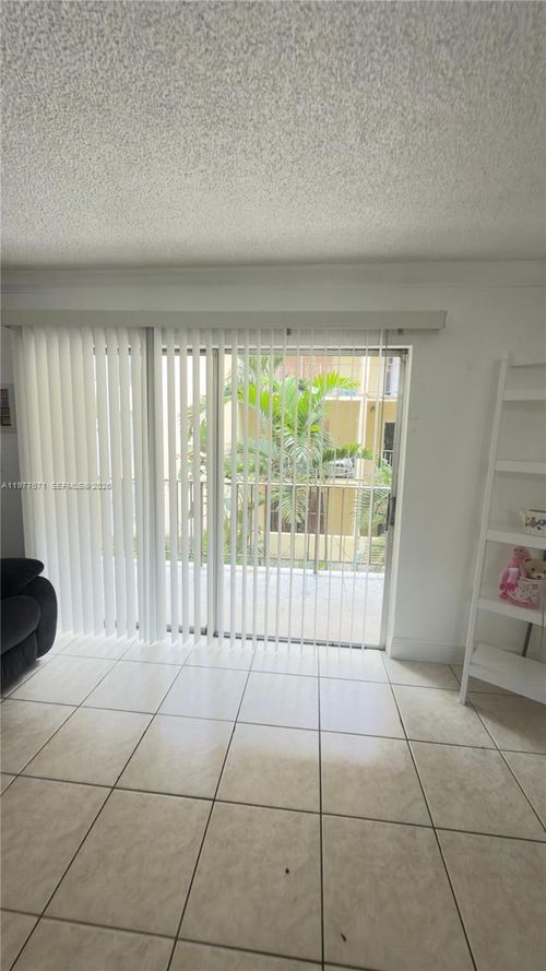 b207-11925 Ne 2nd Ave, North Miami, FL, 33161-6118 | Card Image