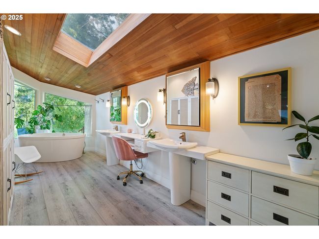 1115 Lake Front Rd, House other with 4 bedrooms, 4 bathrooms and 2 parking in Lake Oswego OR | Image 26