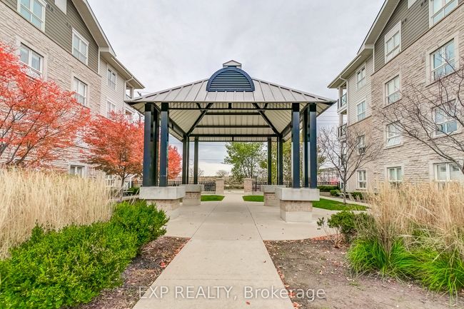 979 Nadalin Hts, House attached with 4 bedrooms, 2 bathrooms and 1 parking in Milton ON | Image 36