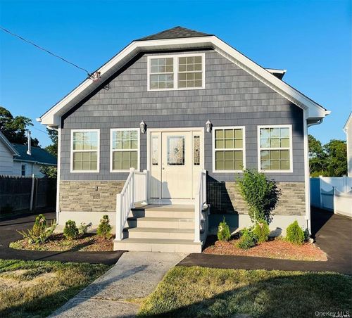 11 Grant Ave, Brentwood, NY, 11717-2908 | Card Image