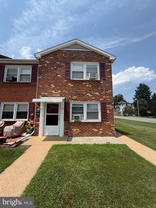 403 Market Ave, Waynesboro, VA, 22980-4725 | Card Image