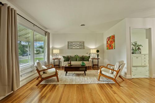 32 E Mckenzie Ave, Stockton, CA, 95204-2129 | Card Image