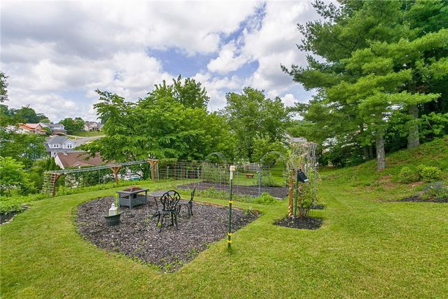 301 Holland Ct, Townhouse with 2 bedrooms, 2 bathrooms and 1 parking in Coraopolis PA | Image 27