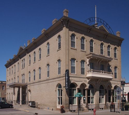 201 Park Row, Saint Peter, MN, 56082-2079 | Card Image
