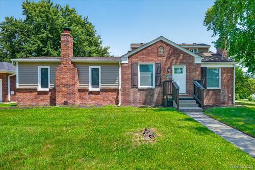 18902 Westmore St, Livonia, MI, 48152-3273 | Card Image