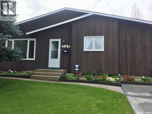 127 Devonshire Cres, Saskatoon, SK, S7L5V6 | Card Image