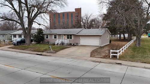 824 N Custer Ave, Grand Island, NE, 68803-4312 | Card Image