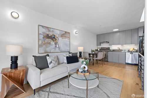 586 Alabama St, San Francisco, CA, 94110-1301 | Card Image