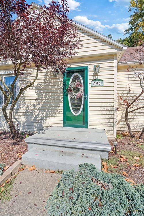 306 W Jackson St, Galveston, IN, 46932-8791 | Card Image