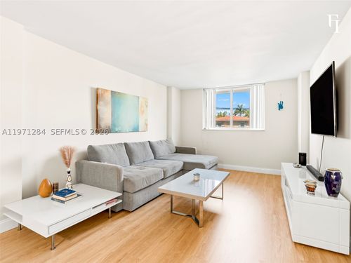 108-1251 Ne 108th St, Miami, FL, 33161-7333 | Card Image