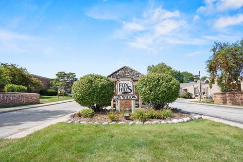 101-425 W Willow Court, Fox Point, WI, 53217 | Card Image