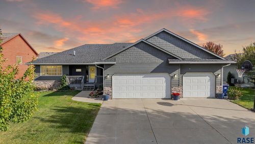 3704 W 90th St, Sioux Falls, SD, 57108-6280 | Card Image