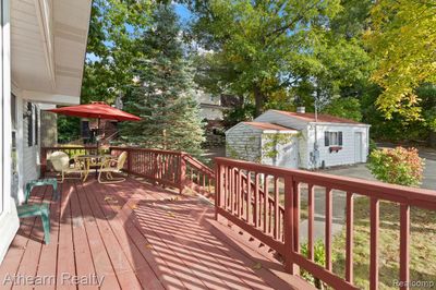 Road Side Deck/Porch | Image 3