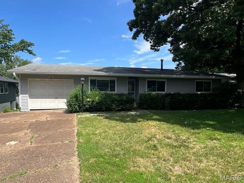 745 Montego Dr, Saint Louis, MO, 63126-1429 | Card Image