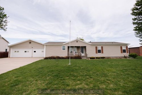 703 B St, Hampton, NE, 68843-9358 | Card Image