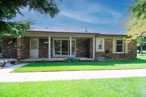 49585 Bishop Ct, Utica, MI, 48315 | Card Image