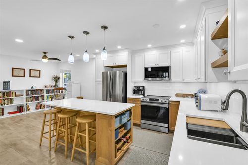 843 Nw 98th Ave, Plantation, FL, 33324-6129 | Card Image