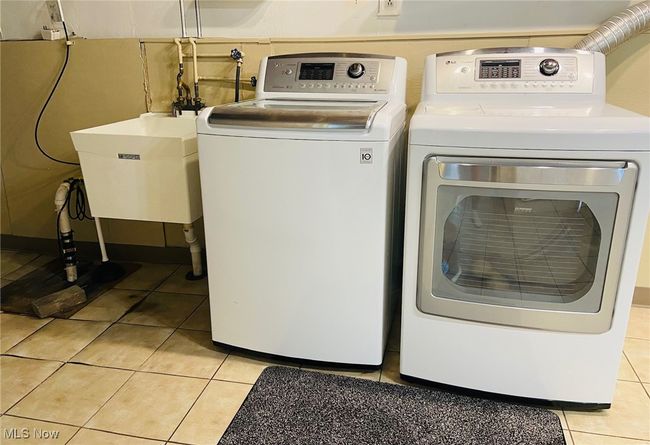 56 - 8870 Holly Ln, Condo with 3 bedrooms, 2 bathrooms and null parking in Olmsted Falls OH | Image 25