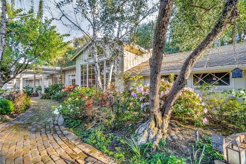 17420 Rancho St, Encino, CA, 91316-3947 | Card Image