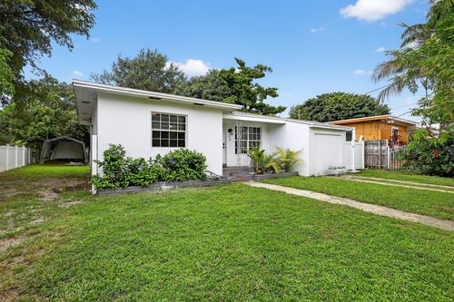 40 Nw 68th St, Miami, FL, 33150-4014 | Card Image